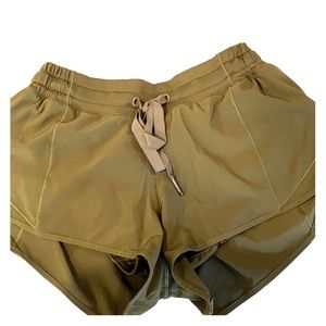 Lululemon hotty hot short sz 4
